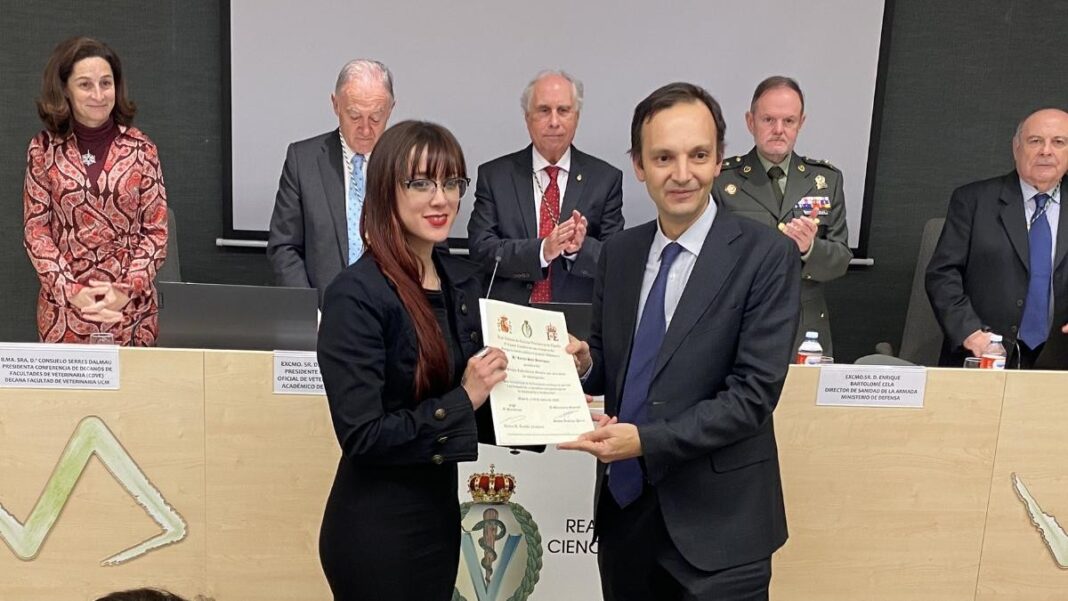 Veterinaria argentina premiada por la Real Academia de Ciencias Veterinarias de España.