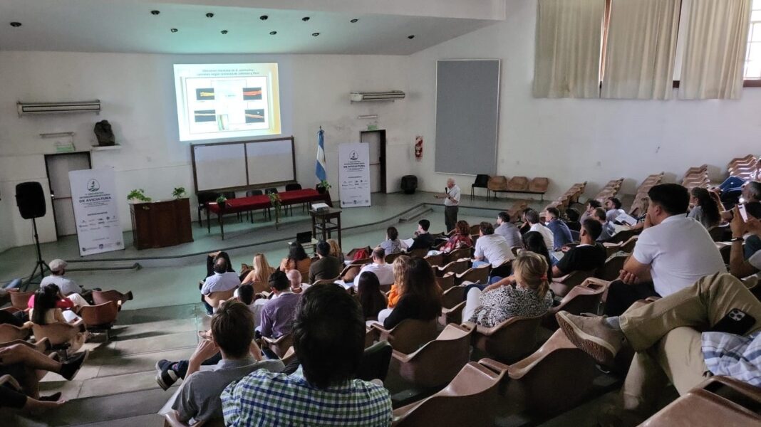 Se realizó el Primer Encuentro Interuniversitario de Avicultura.